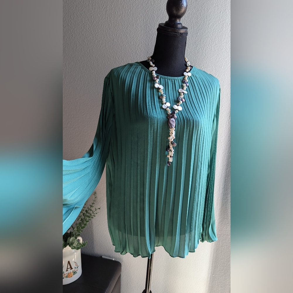 Top - Picture 3 of 3